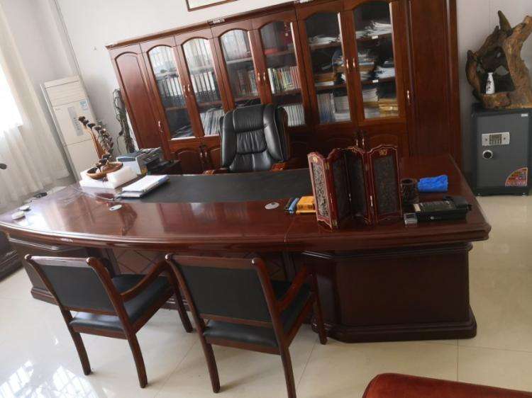 The boss's desk represents the strength and appearance of the company!